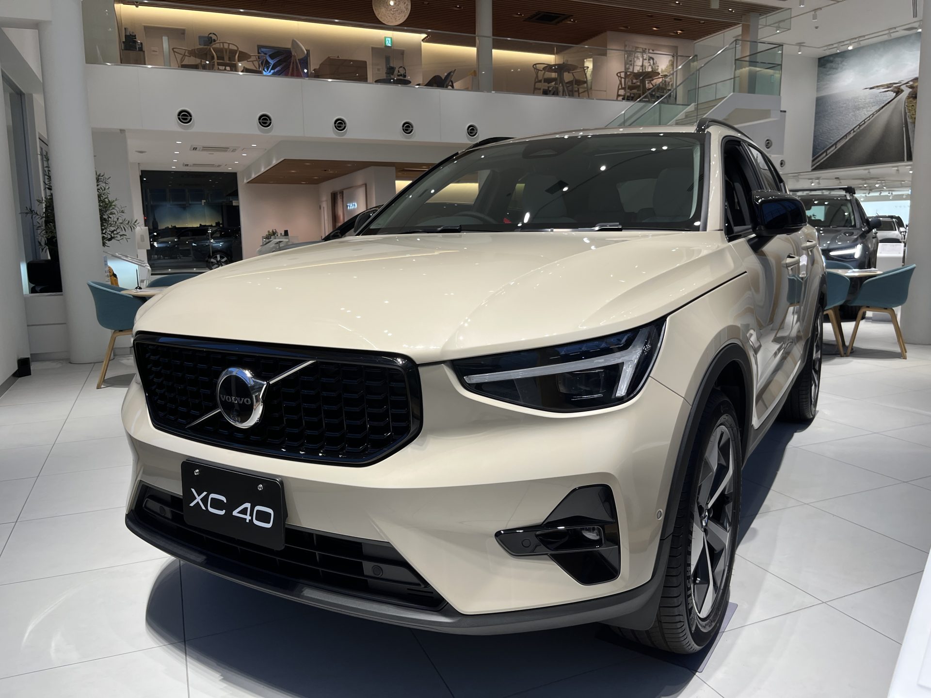 XC40 Ultra B4 AWD Dark Edition “Sand Dune”
