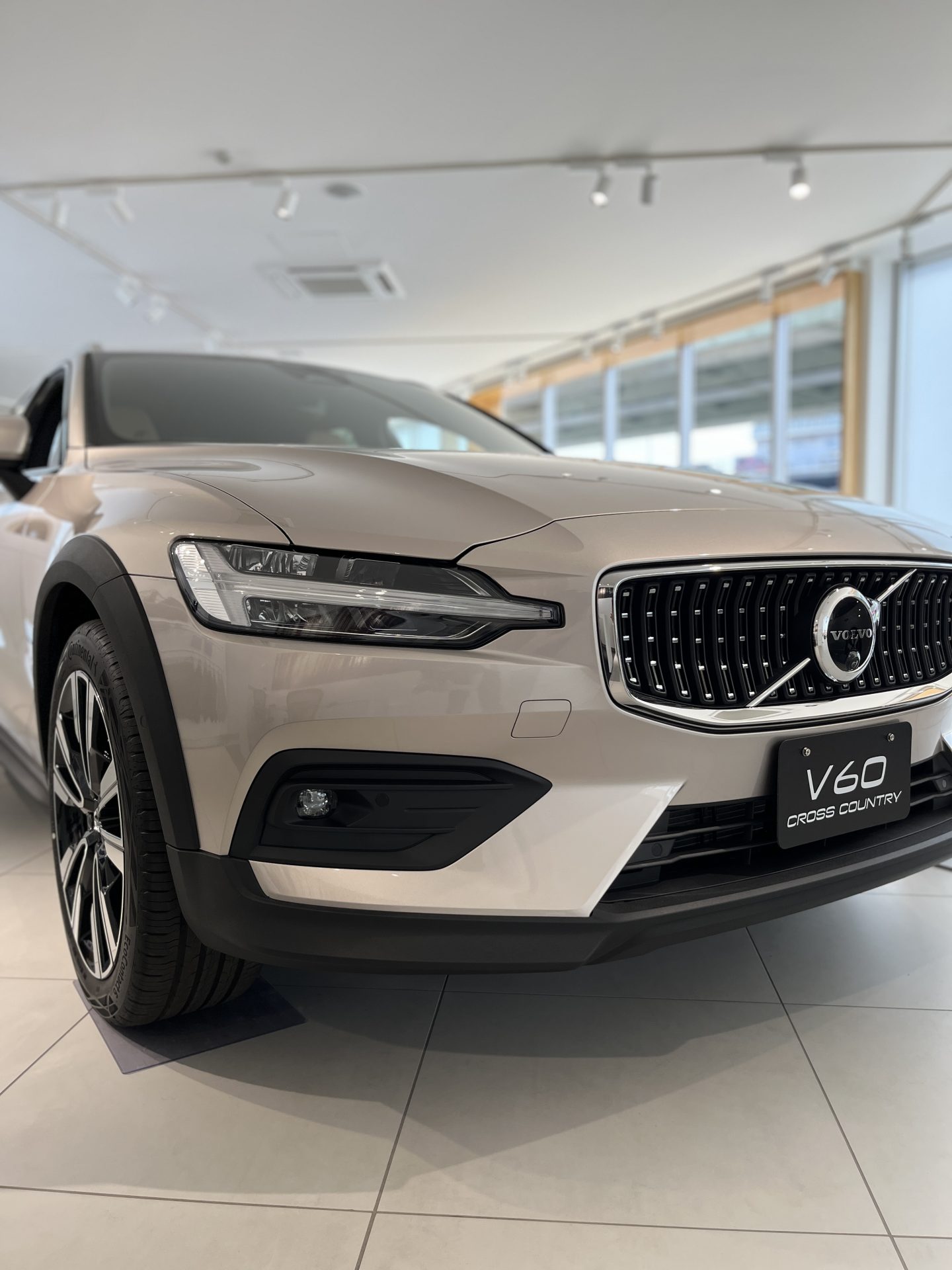 展示車〝V60 CROSS COUNTRY B5 AWD CLASSIC EDITION〟のご紹介